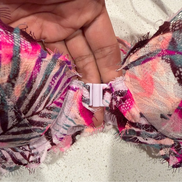 NWOT Victoria’s Secret Pink Date Racerback Bra Front Clasp Lace Leaf Print 32D - Picture 2 of 7